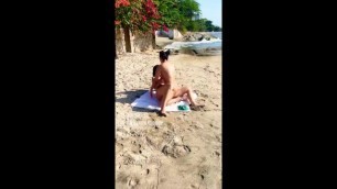 Venecas Pilladas En Medio De La Playa Teniendo Sexo - Min Galilea y Yenifer Chacon